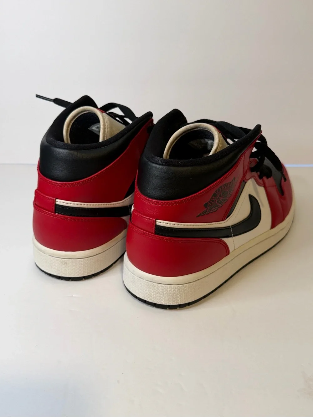 Jordan 1 MID Chicago black toe Basketball Sneakers - Red Black Size 9